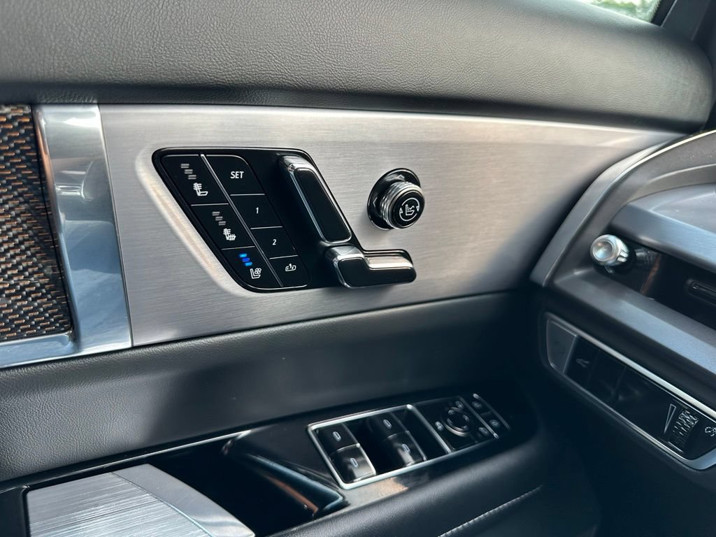 Certified 2026 Cadillac Vistiq Luxury AWD/4WD image 18