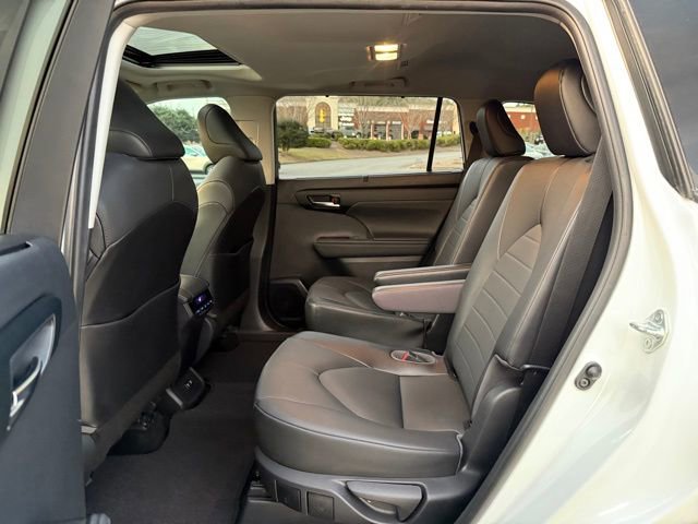 Used 2021 Toyota Highlander XLE FWD image 25