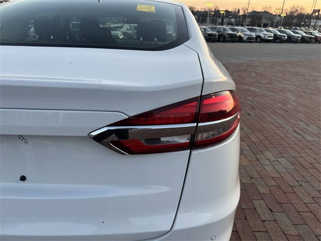 Used 2020 Ford Fusion SE image 11