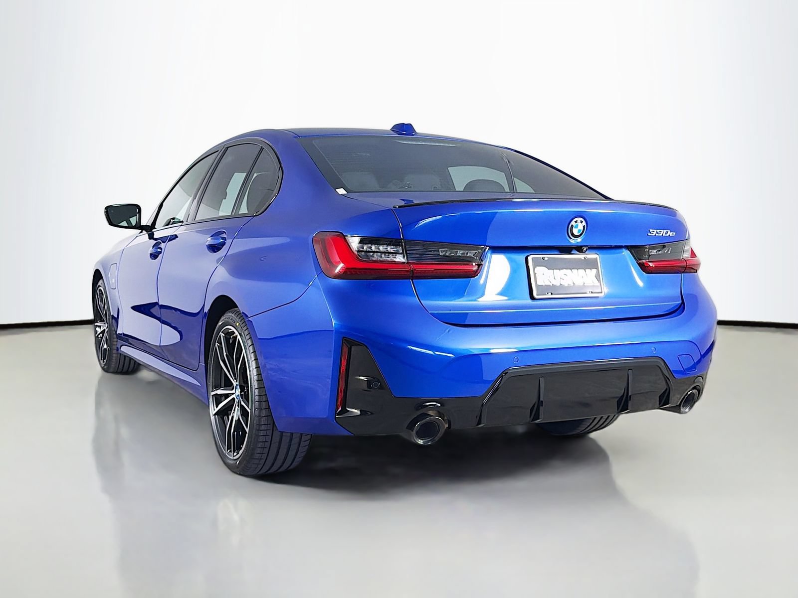 Used 2023 BMW 330e w/ M Sport Package RWD image 5