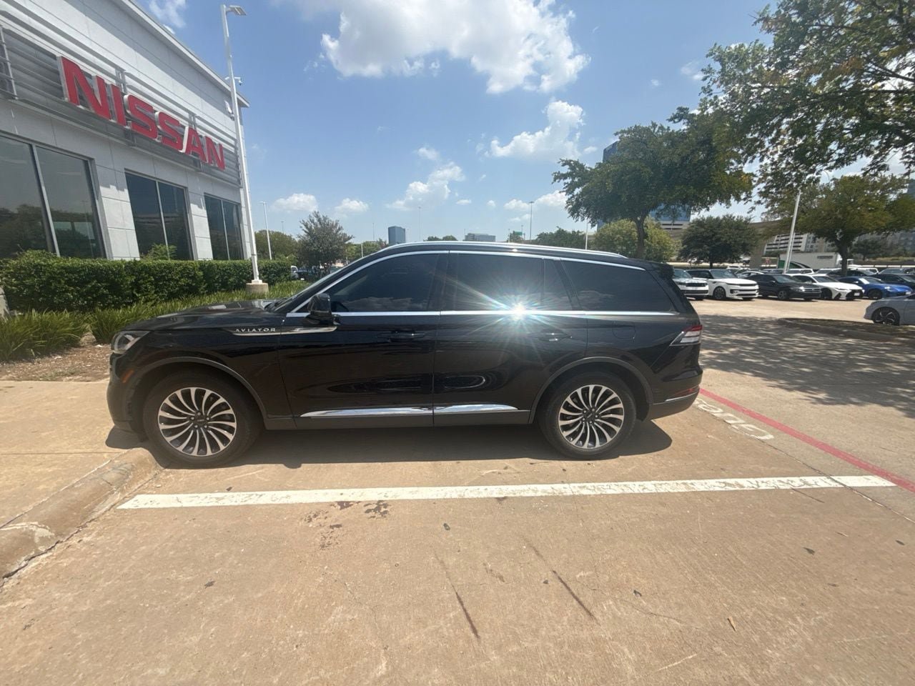 Used 2023 Lincoln Aviator Reserve w/ Equipment Group 201A AWD/4WD image 1