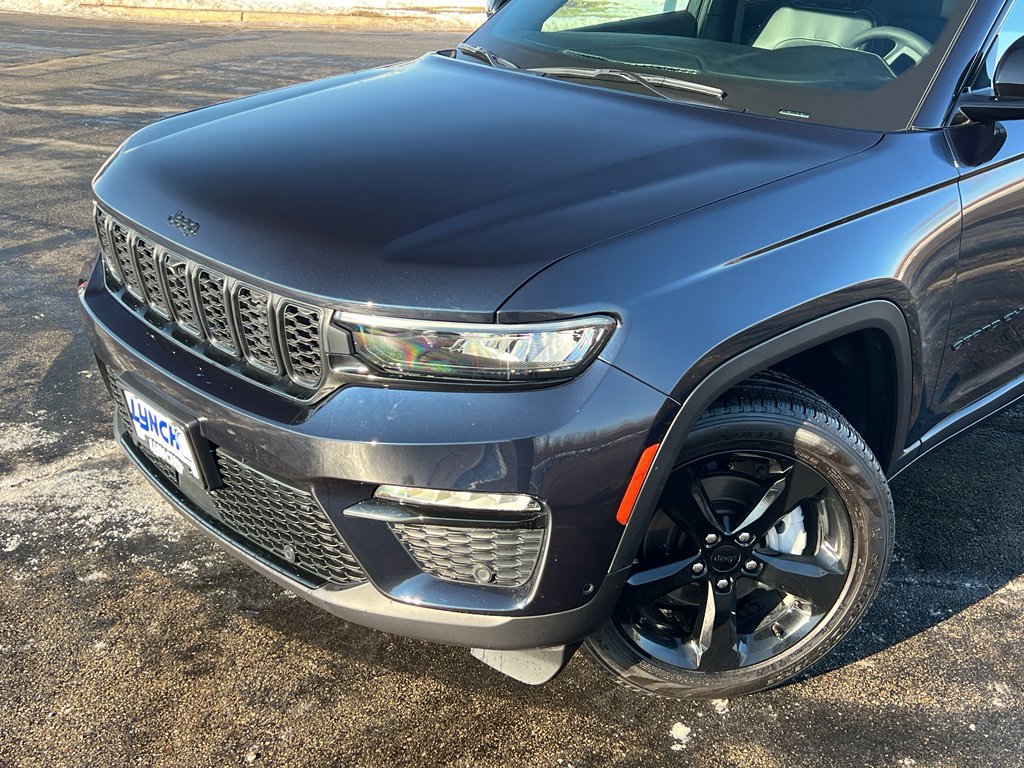 Used 2024 Jeep Grand Cherokee Limited w/ Luxury Tech Group II image 8