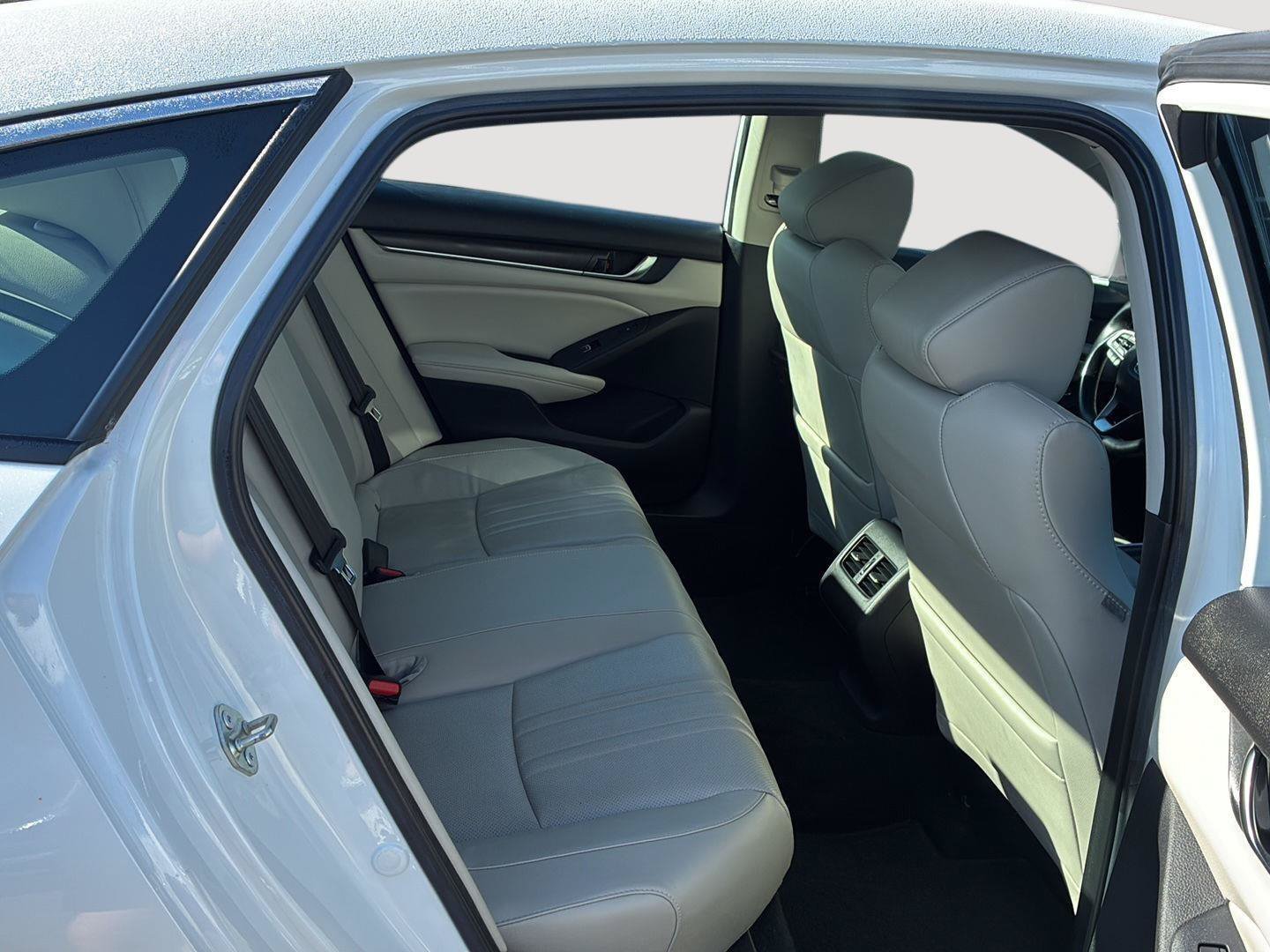 Used 2020 Honda Accord Touring image 17