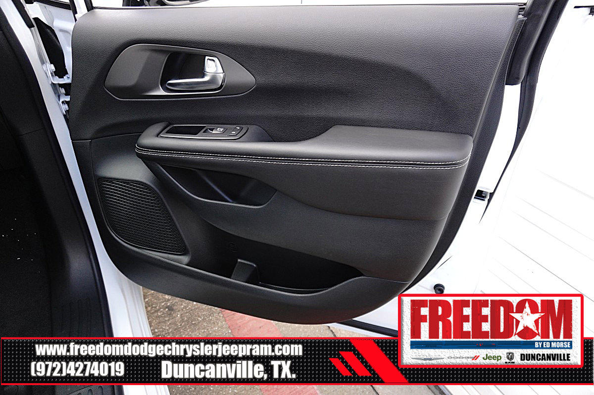 New 2027 Chrysler Pacifica Select w/ Family Tech Group FWD image 40
