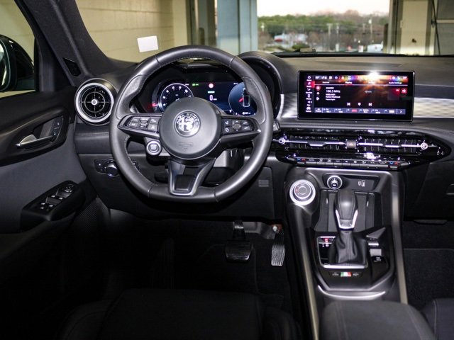 Used 2024 Alfa Romeo Tonale Ti w/ Premium Interior Package image 11