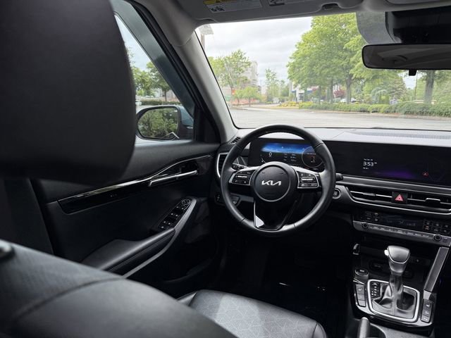 Certified 2025 Kia Seltos EX w/ EX Sunroof Package FWD image 40