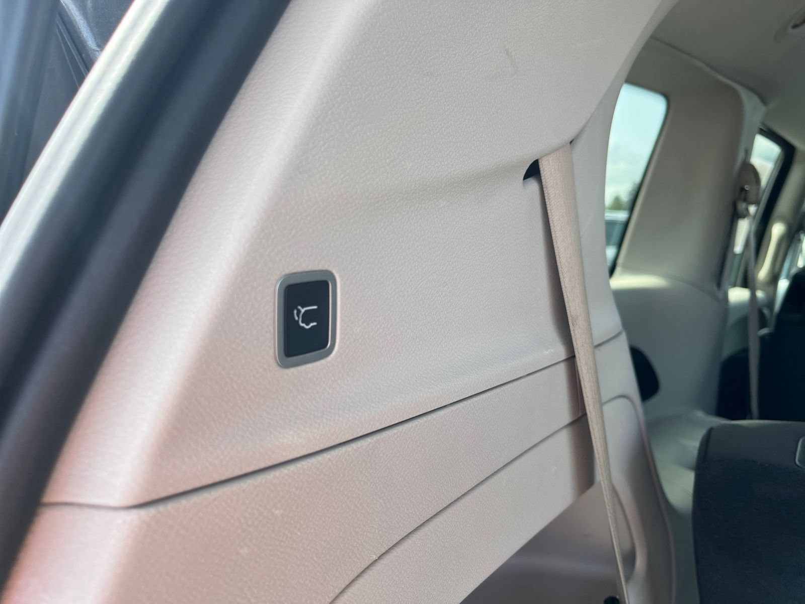 Used 2023 Chrysler Voyager LX FWD image 22