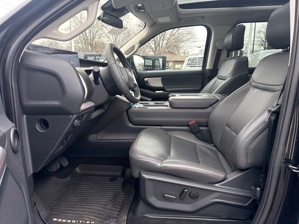 Used 2025 Ford Expedition Max Active AWD/4WD image 33