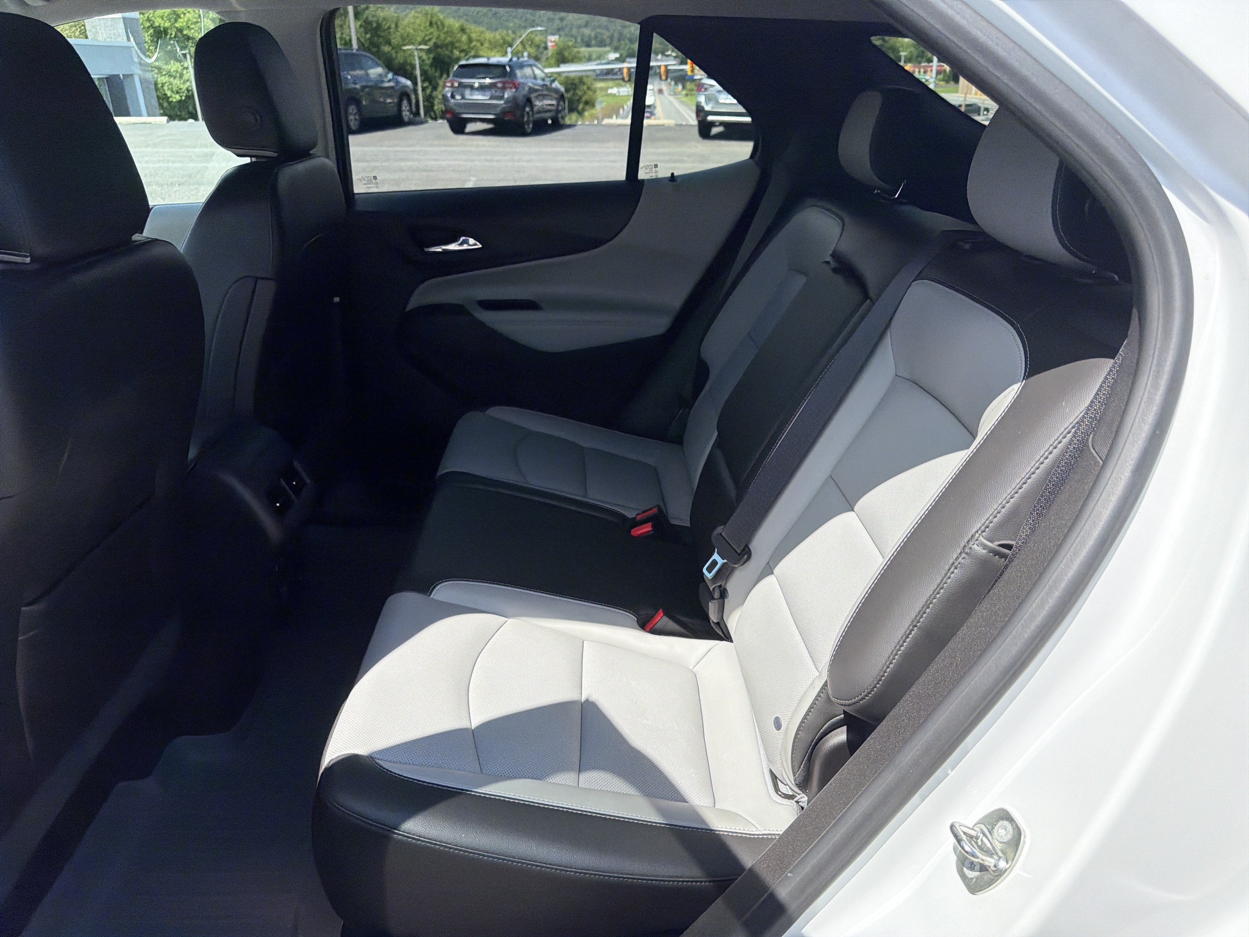 Used 2018 Chevrolet Equinox Premier AWD/4WD image 16