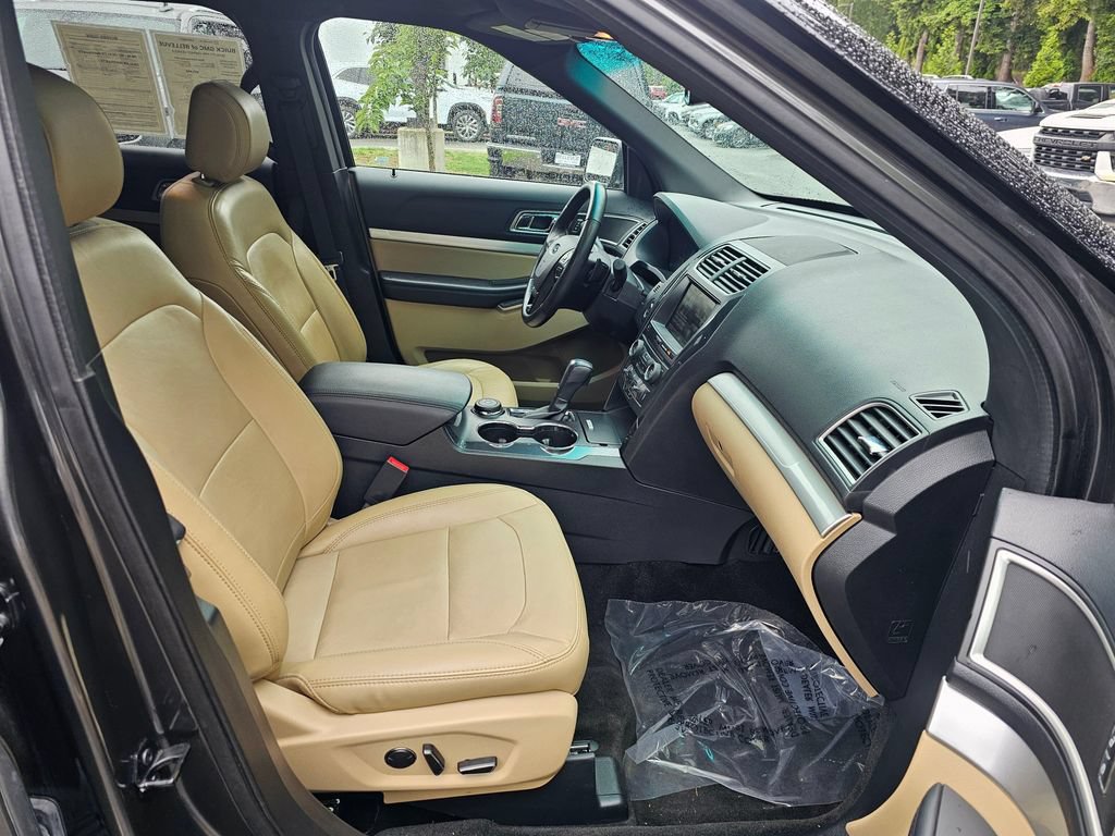 Used 2016 Ford Explorer XLT w/ Equipment Group 202A AWD/4WD image 11