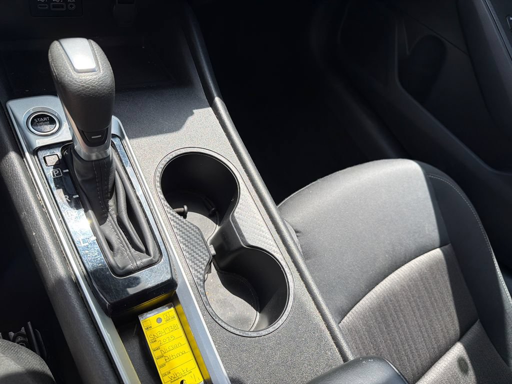 Used 2025 Nissan Altima 2.5 SV FWD image 32