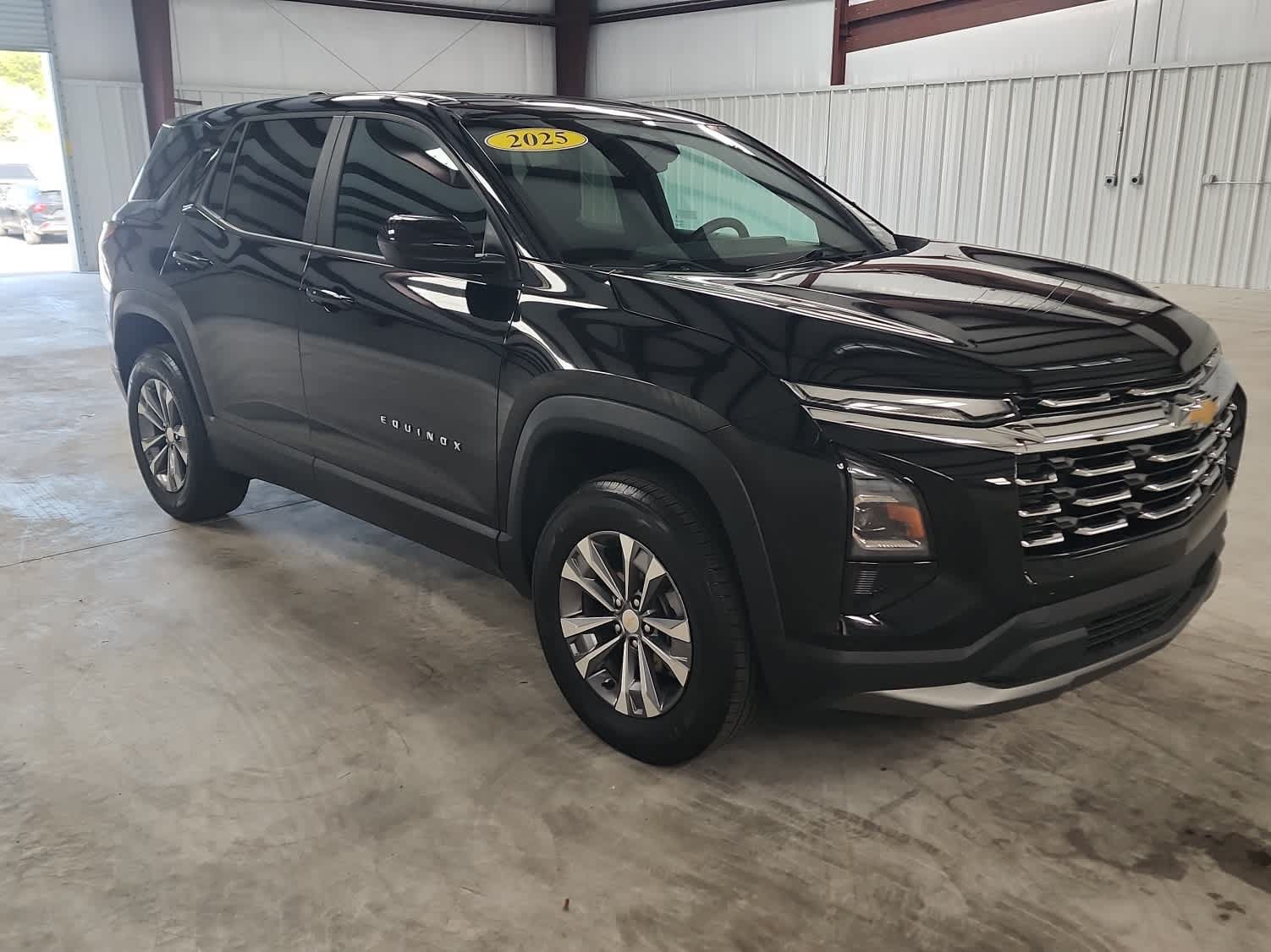 Used 2025 Chevrolet Equinox LT FWD image 7