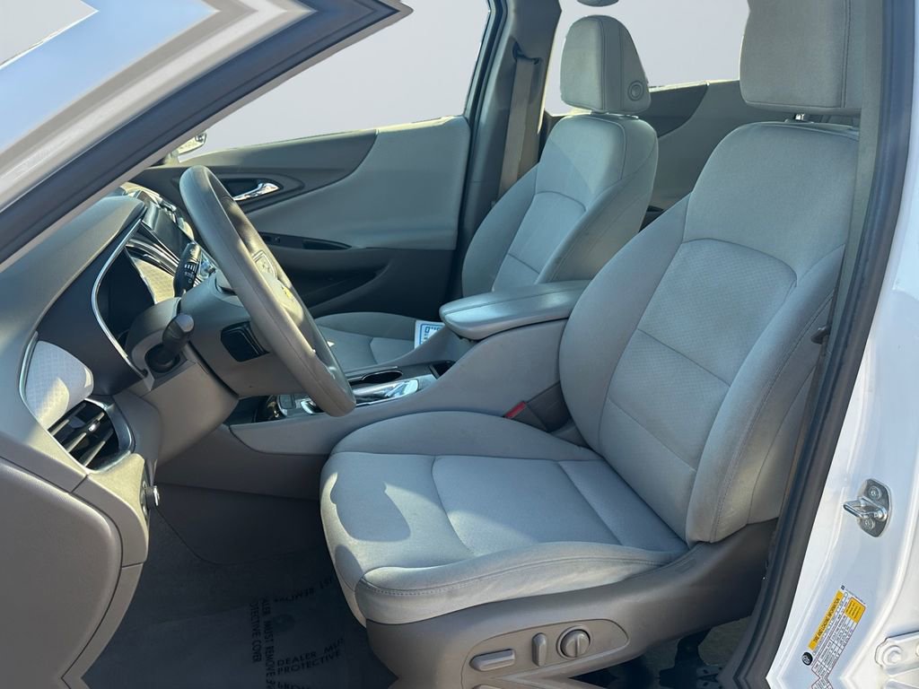 Used 2021 Chevrolet Malibu LT image 9