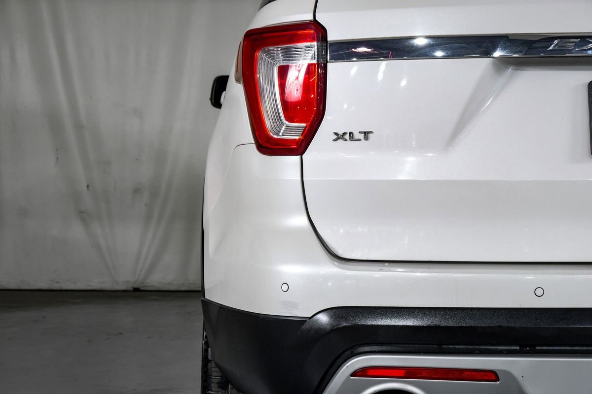 Used 2017 Ford Explorer XLT w/ Equipment Group 202A FWD image 41