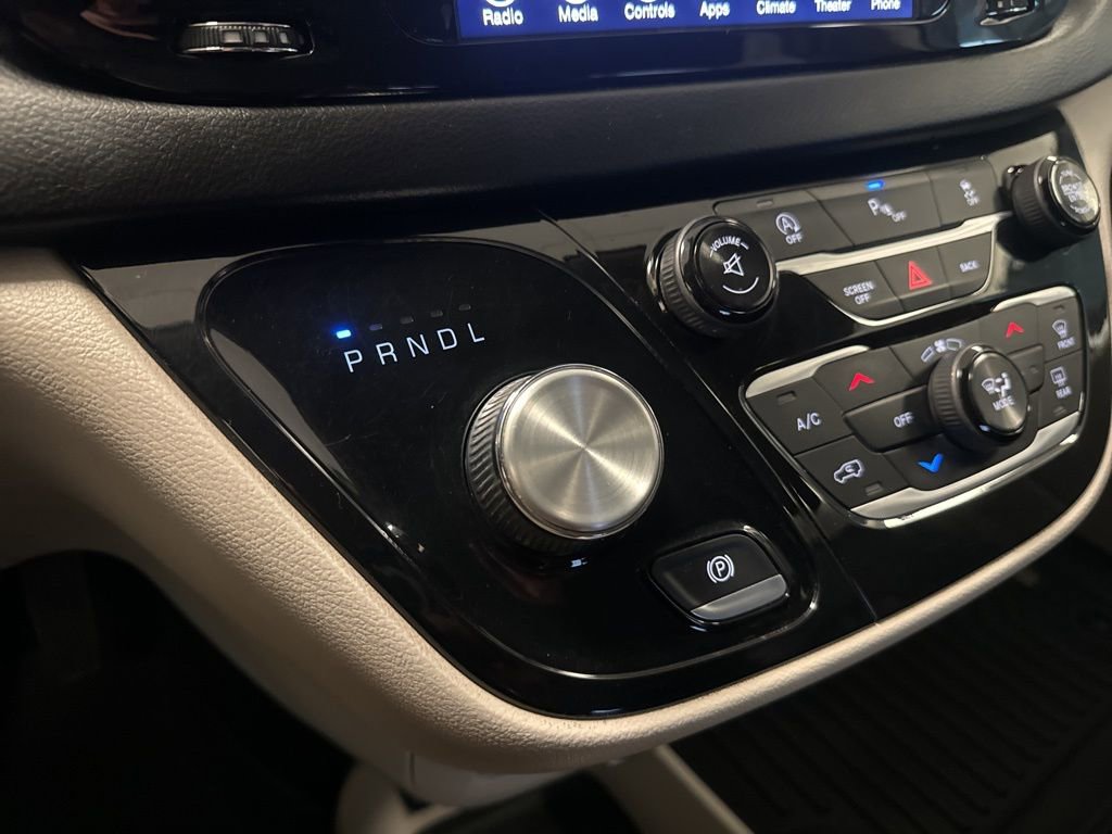 Used 2017 Chrysler Pacifica Touring-L Plus FWD image 10