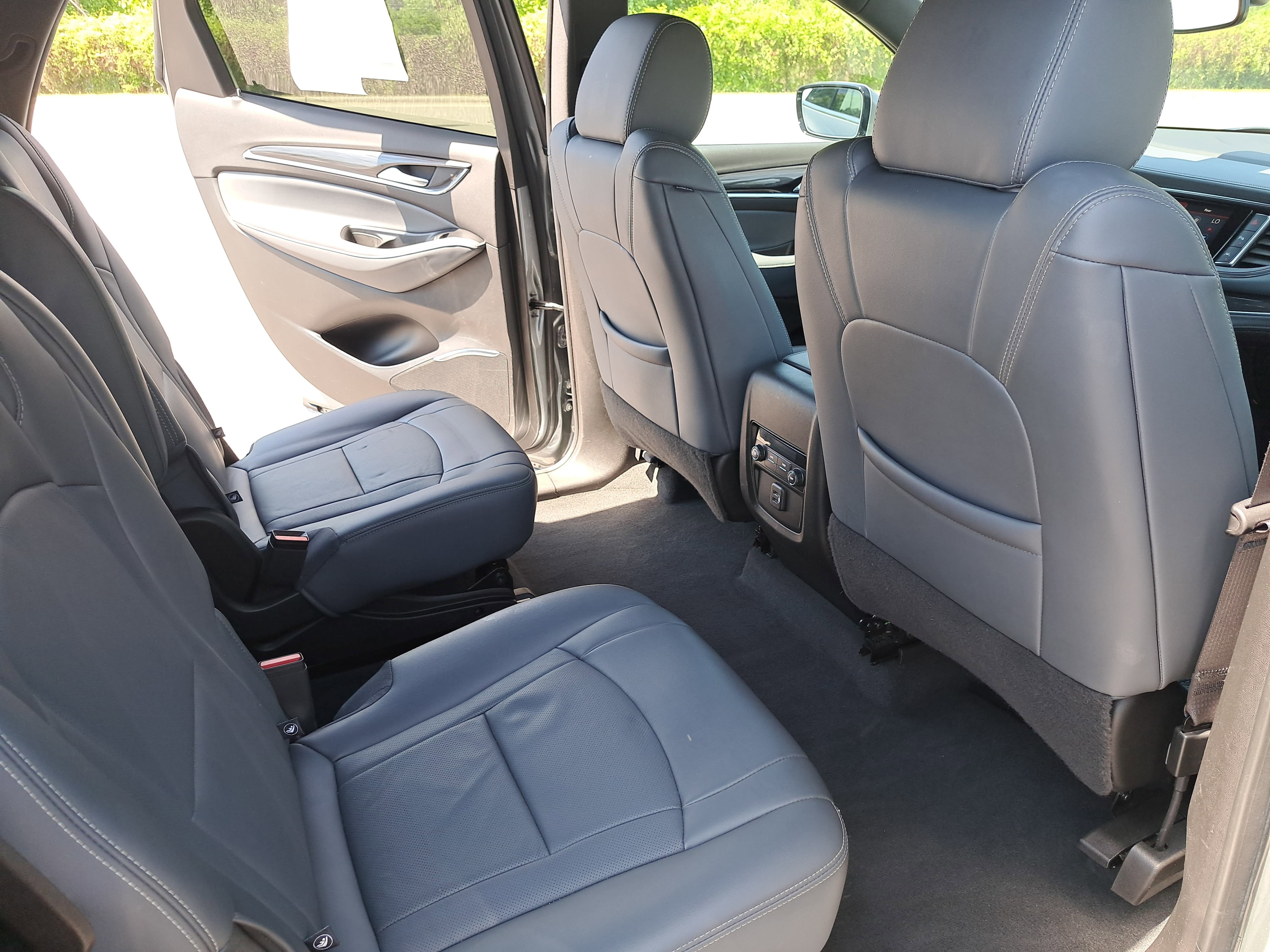 Used 2023 Buick Enclave Essence AWD/4WD image 11