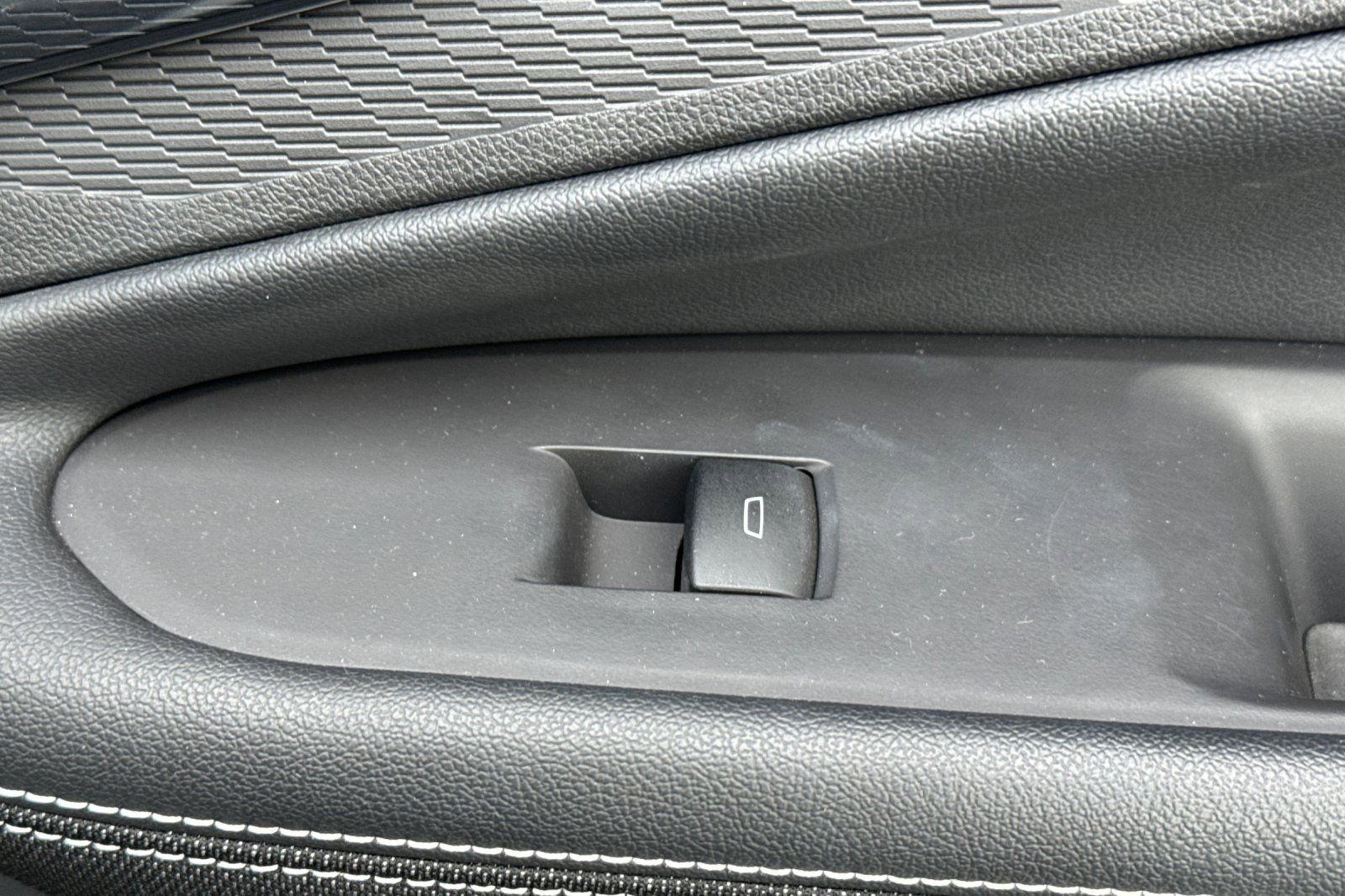 Used 2024 Chevrolet Blazer EV LT image 22