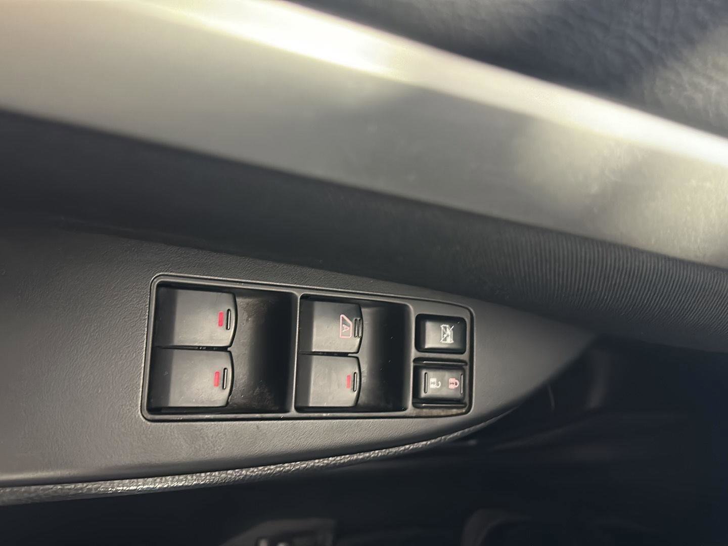 Used 2011 Subaru Legacy 2.5i Premium w/ All-Weather Pkg image 11