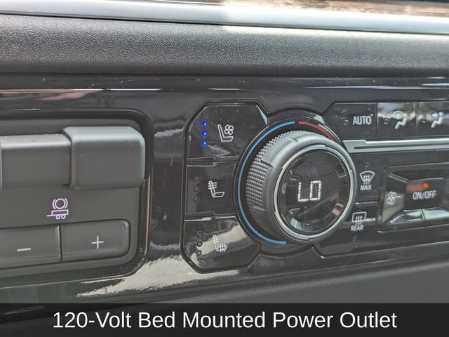 Used 2024 Chevrolet Silverado 2500 LTZ w/ LTZ Premium Package AWD/4WD image 27