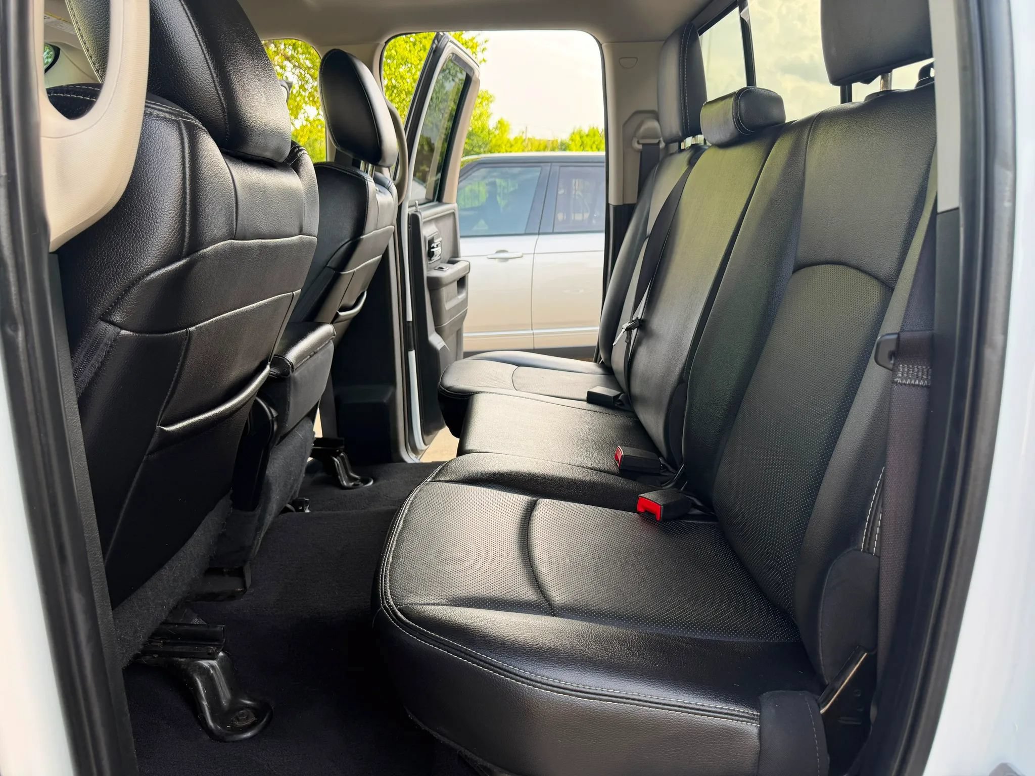 Used 2017 RAM 1500 Laramie RWD image 23