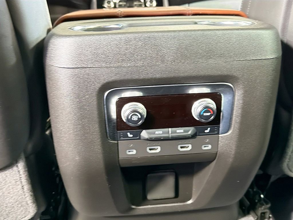 Used 2023 GMC Yukon Denali Ultimate AWD/4WD image 30