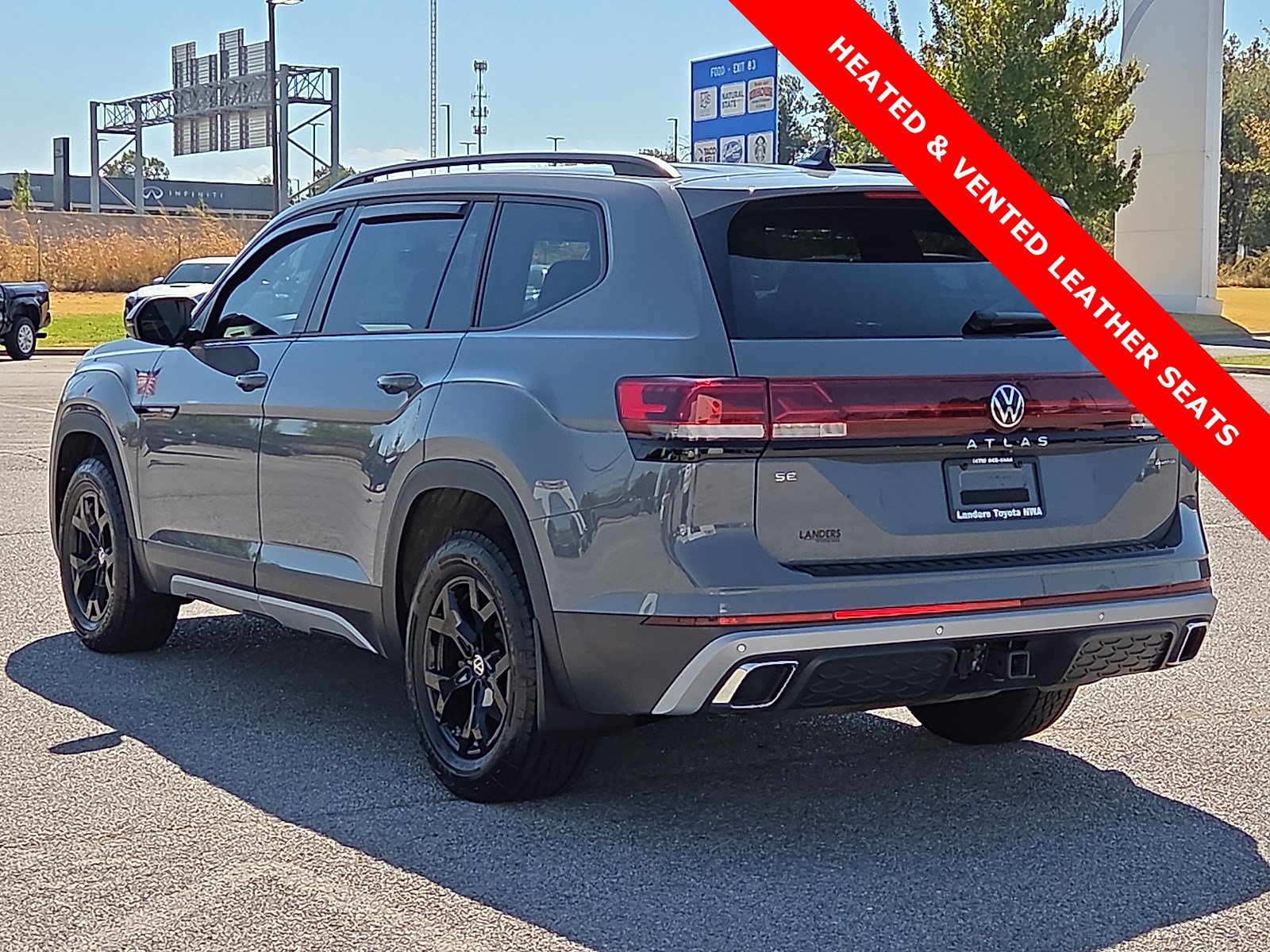 Used 2025 Volkswagen Atlas Peak Edition SE AWD/4WD image 4