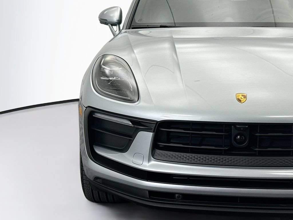 Used 2026 Porsche Macan AWD/4WD image 12