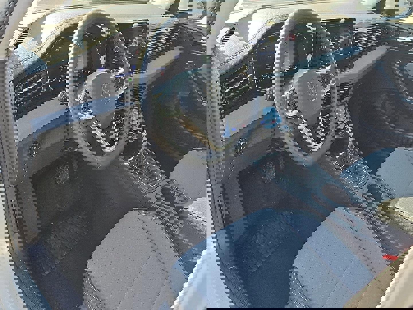 Used 2025 Volkswagen Jetta SE image 12