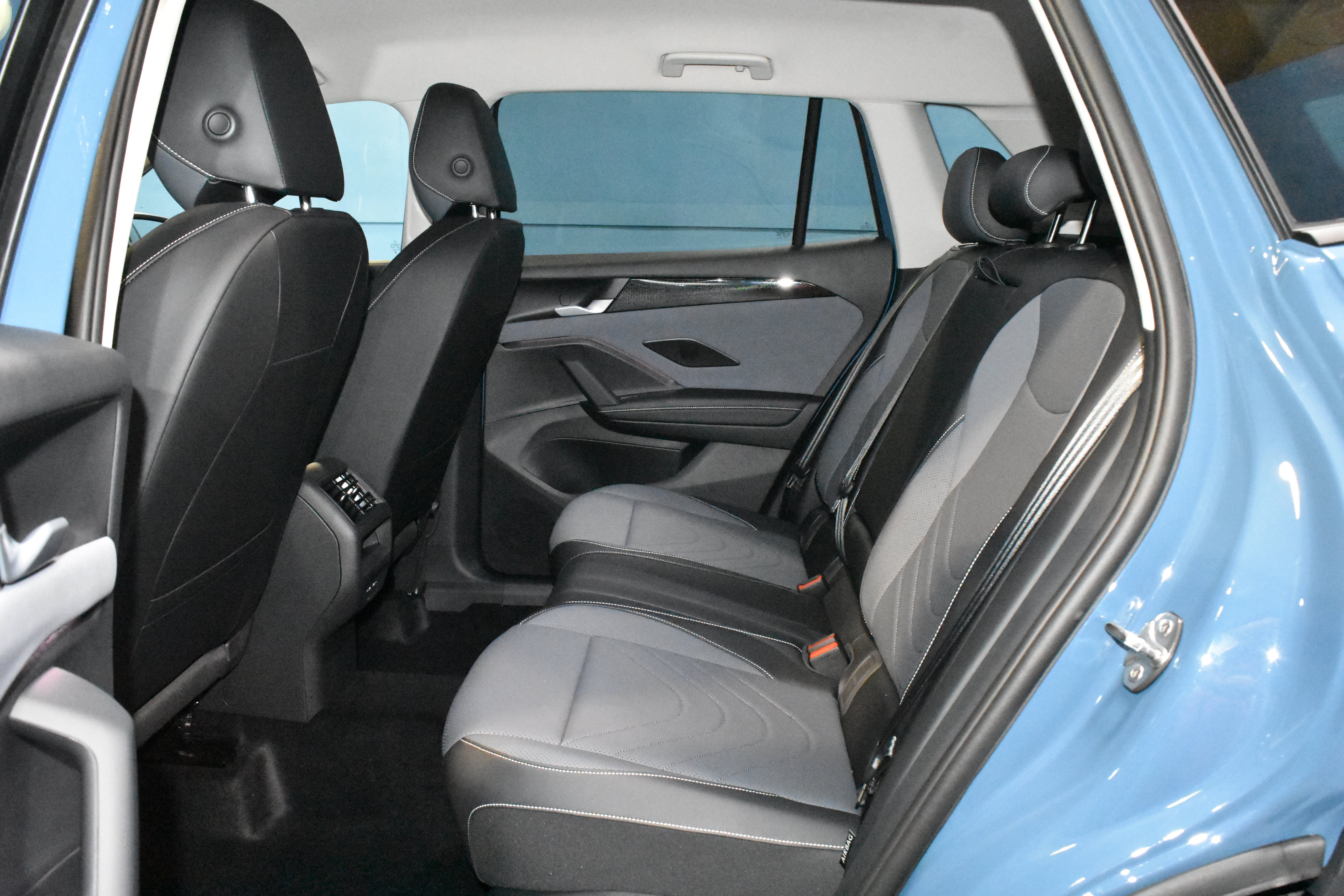 New 2026 Volkswagen Tiguan SE AWD/4WD image 16