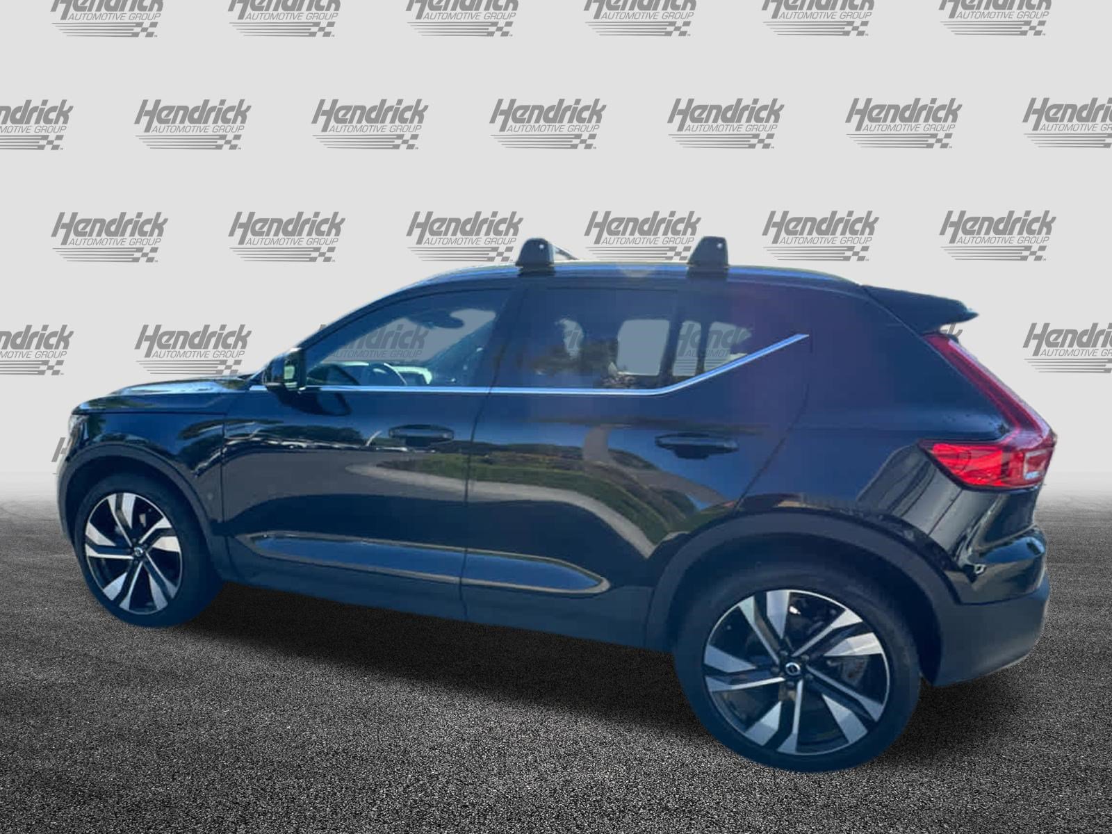Used 2023 Volvo XC40 B5 Plus w/ Protection Package Premier image 11