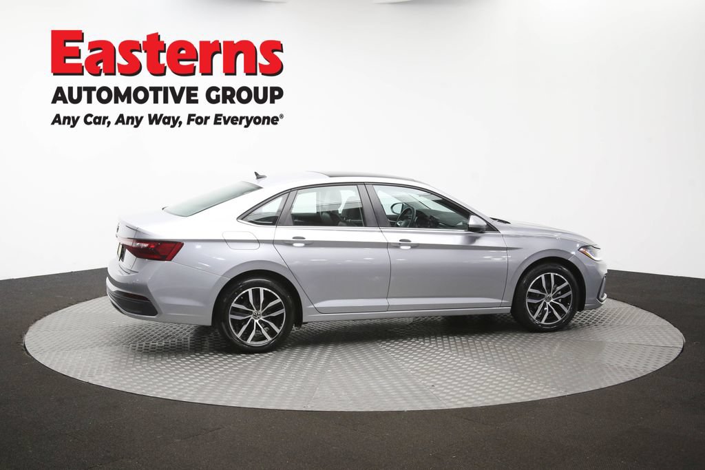 Used 2025 Volkswagen Jetta SE FWD image 42