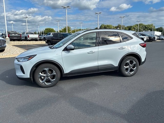 Used 2025 Ford Escape ST-Line Select AWD/4WD image 12