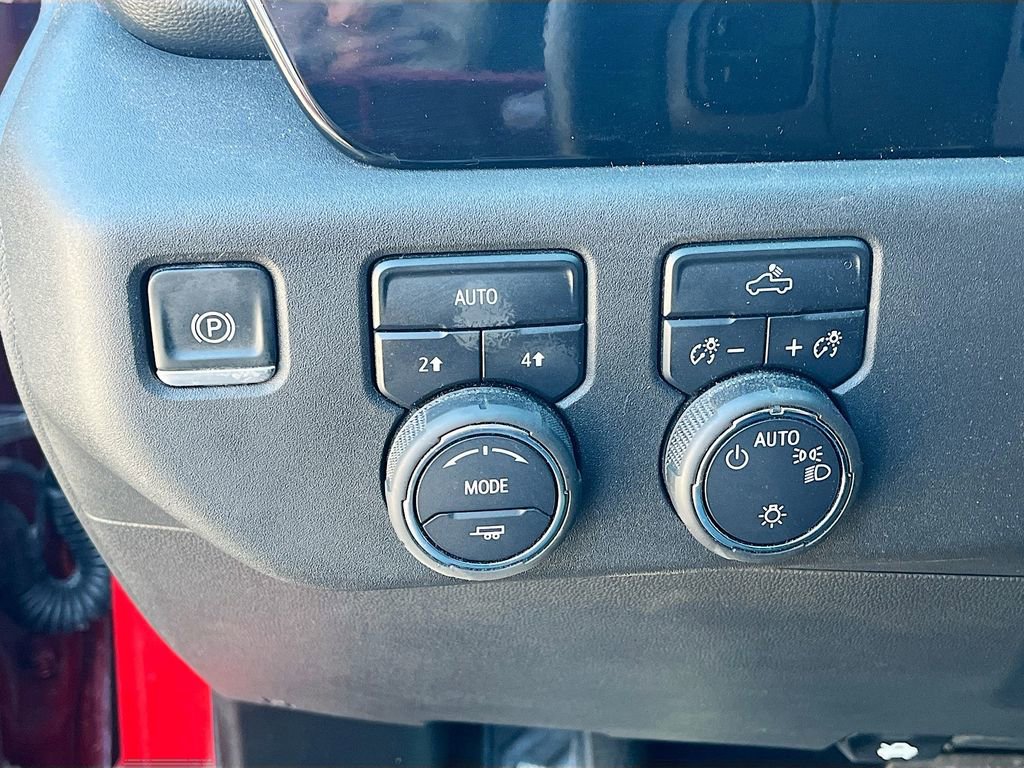 Used 2025 Chevrolet Silverado 1500 LT image 10