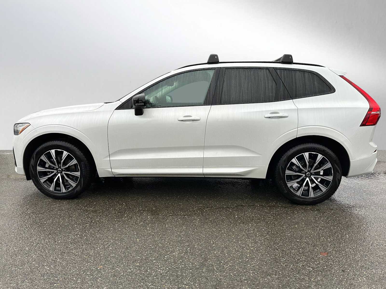 Used 2025 Volvo XC60 B5 Core w/ Protection Package Premier image 6