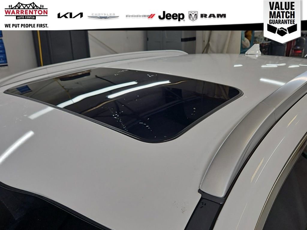 Used 2020 Kia Niro EX Premium w/ Cold Weather Package image 4