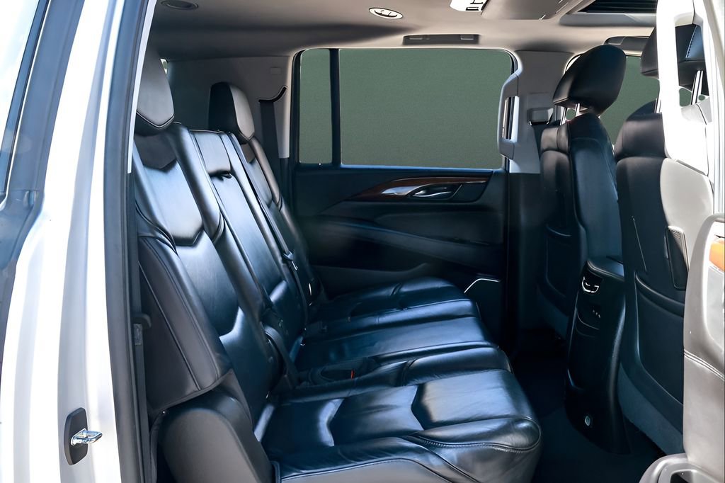Used 2018 Cadillac Escalade ESV Luxury image 15