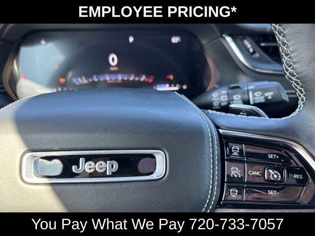 Used 2022 Jeep Grand Cherokee Overland w/ Luxury Tech Group IV AWD/4WD image 28