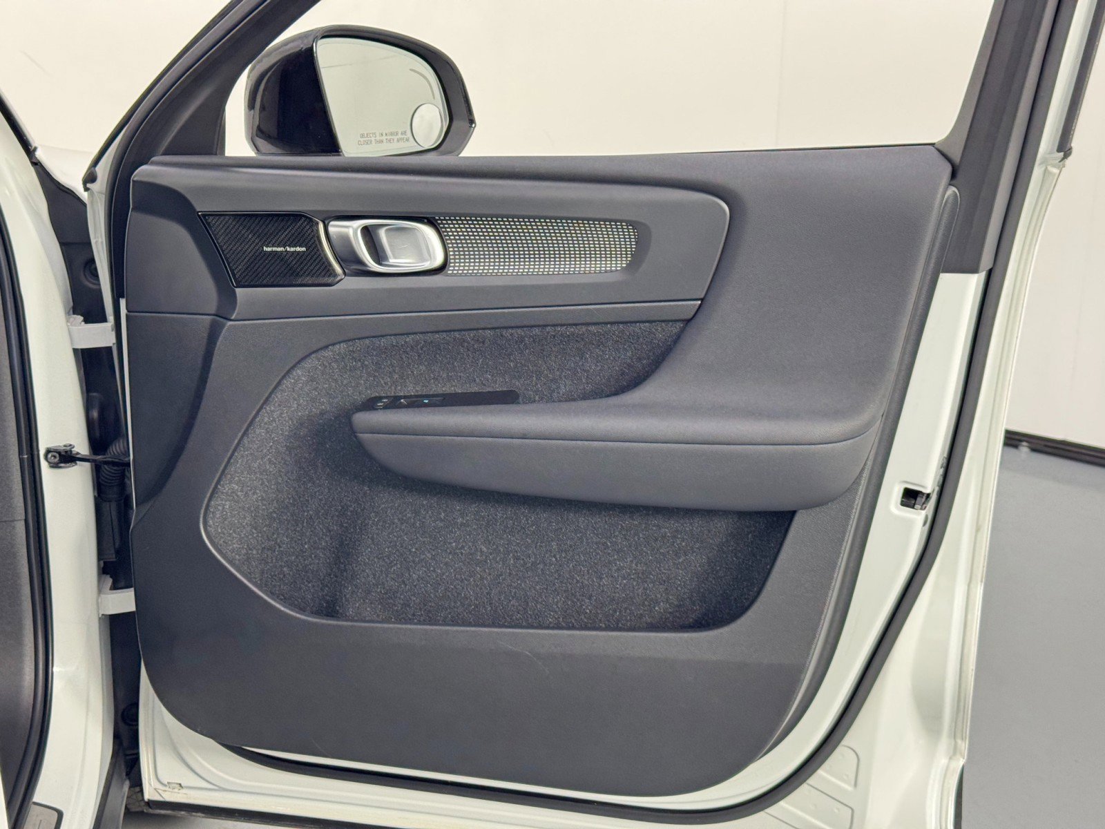 Used 2021 Volvo XC40 P8 Recharge w/ Advanced Package image 43