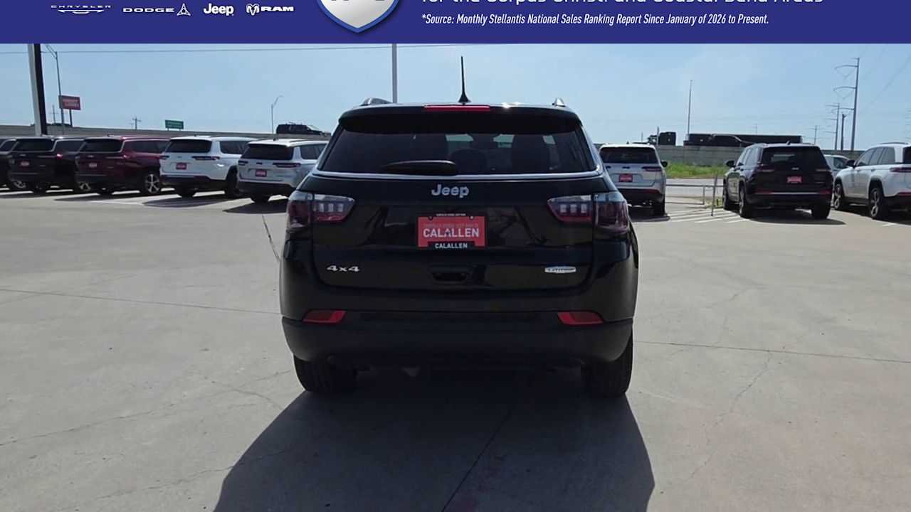 Used 2025 Jeep Compass Latitude w/ Sun & Sound Group AWD/4WD image 7
