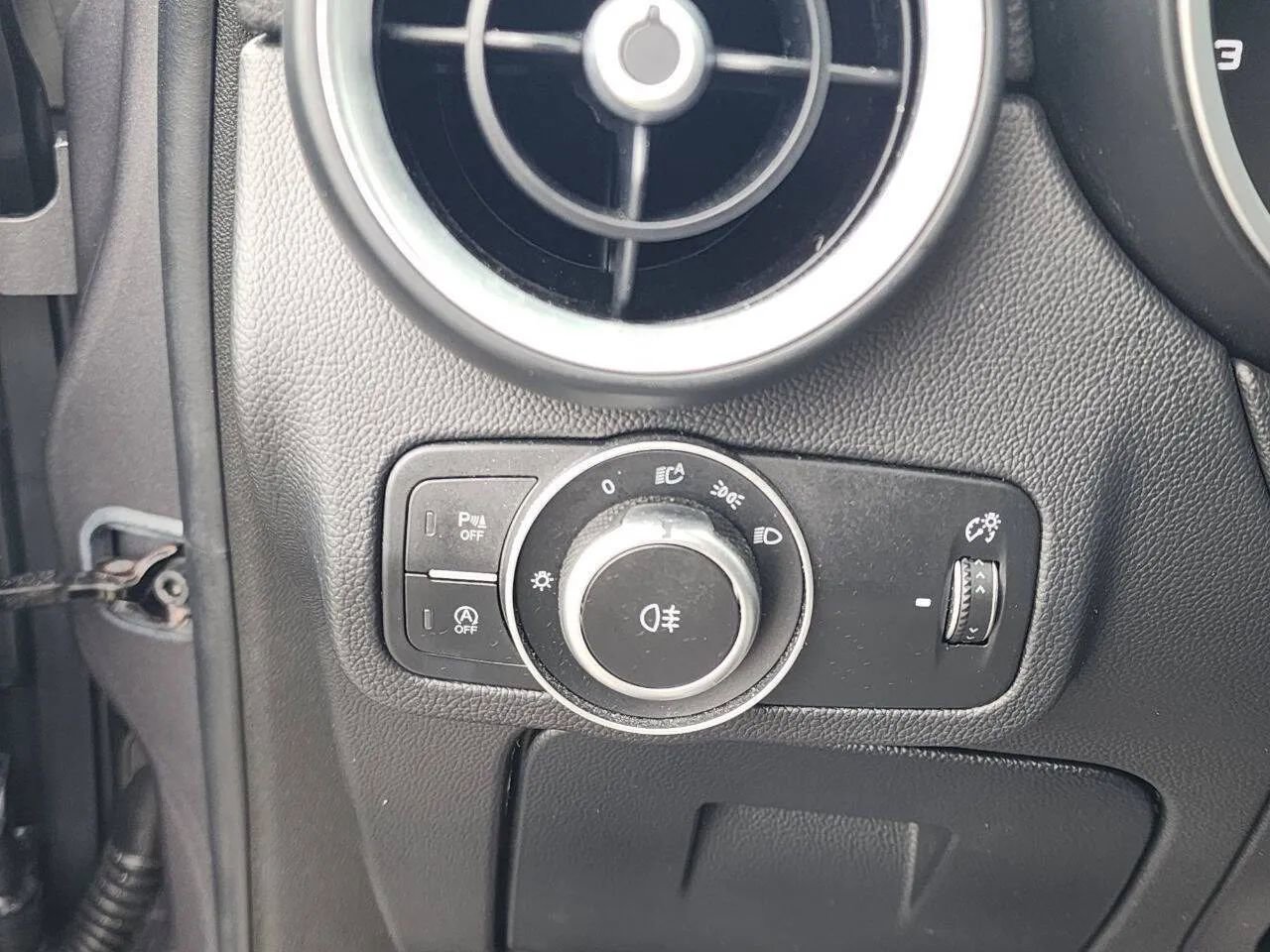 Used 2018 Alfa Romeo Stelvio Ti Sport image 19