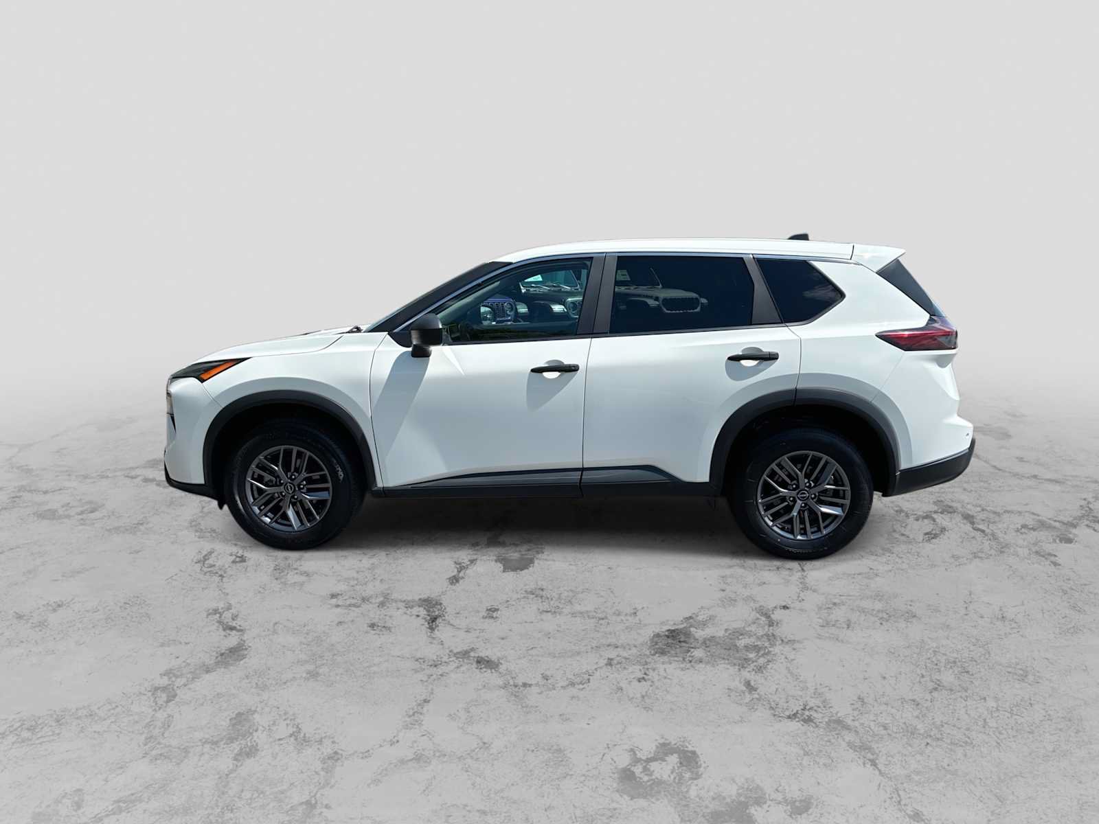 Used 2024 Nissan Rogue S AWD/4WD image 5