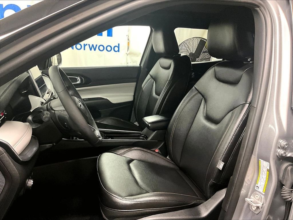 Used 2024 Jeep Compass Limited w/ Sun and Sound Group AWD/4WD image 10