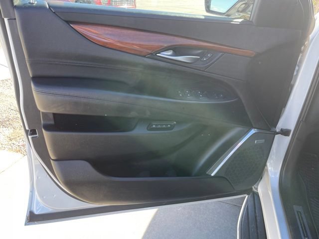 Used 2016 Cadillac Escalade ESV Luxury AWD/4WD image 15