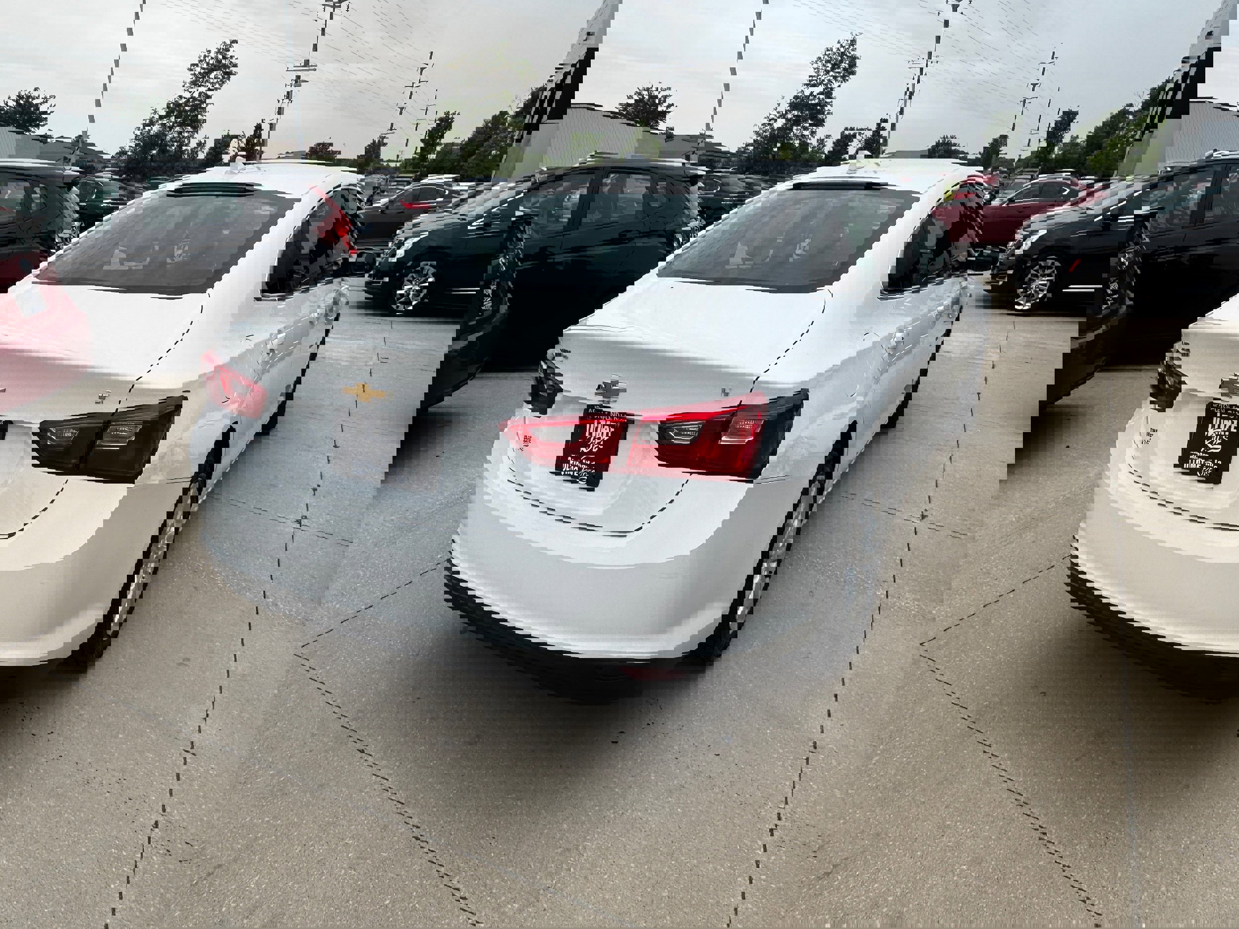 Used 2017 Chevrolet Malibu LT image 4