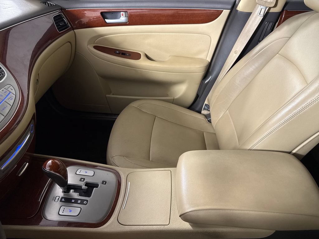 Used 2014 Hyundai Genesis 3.8 RWD image 18