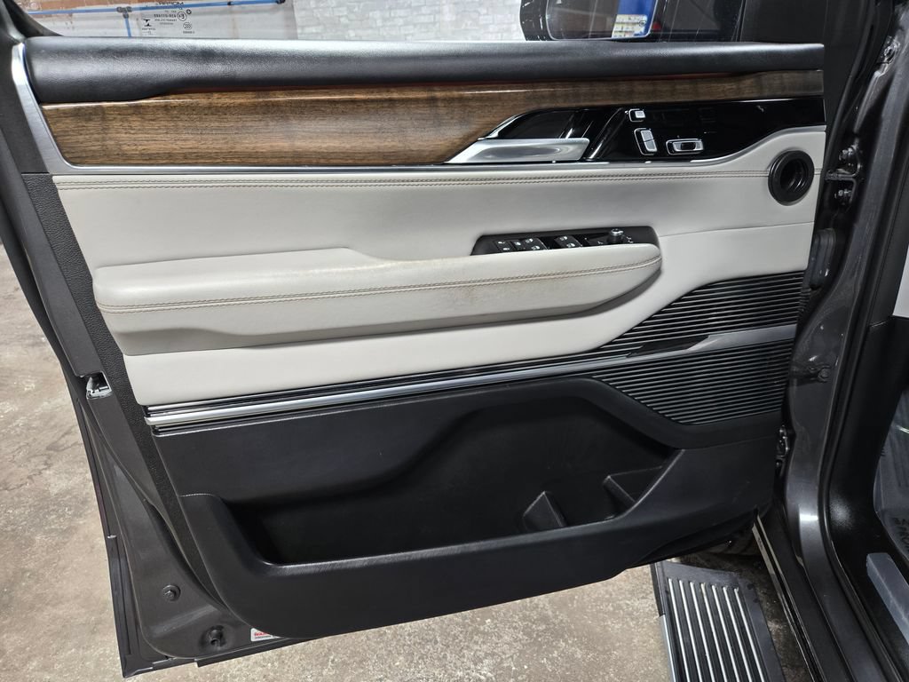 Used 2022 Jeep Grand Wagoneer Series II w/ Premium Group II AWD/4WD image 7