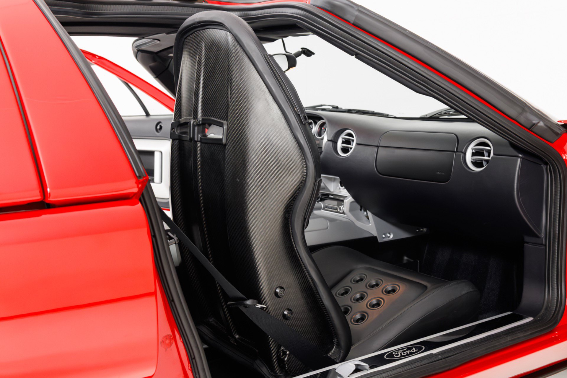 Used 2006 Ford GT RWD image 46