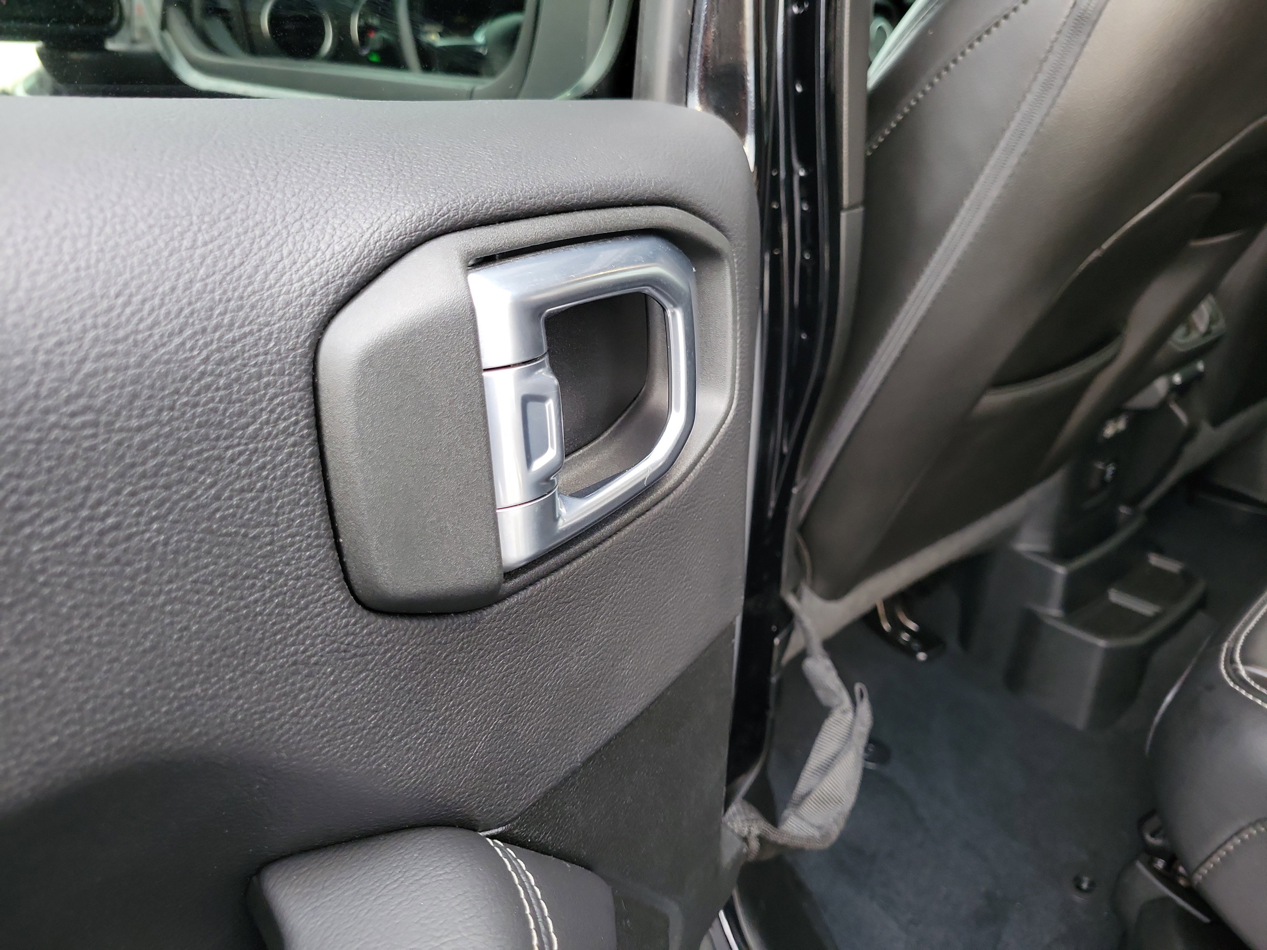 Used 2022 Jeep Wrangler Unlimited Sahara w/ Cold Weather Group image 13