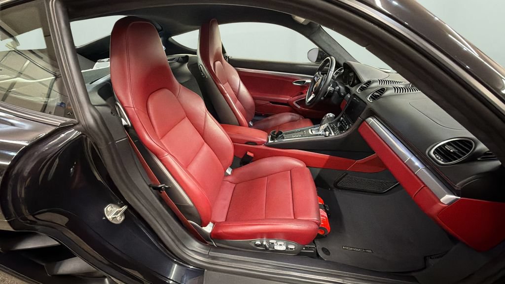Used 2018 Porsche 718 Cayman GTS RWD image 9