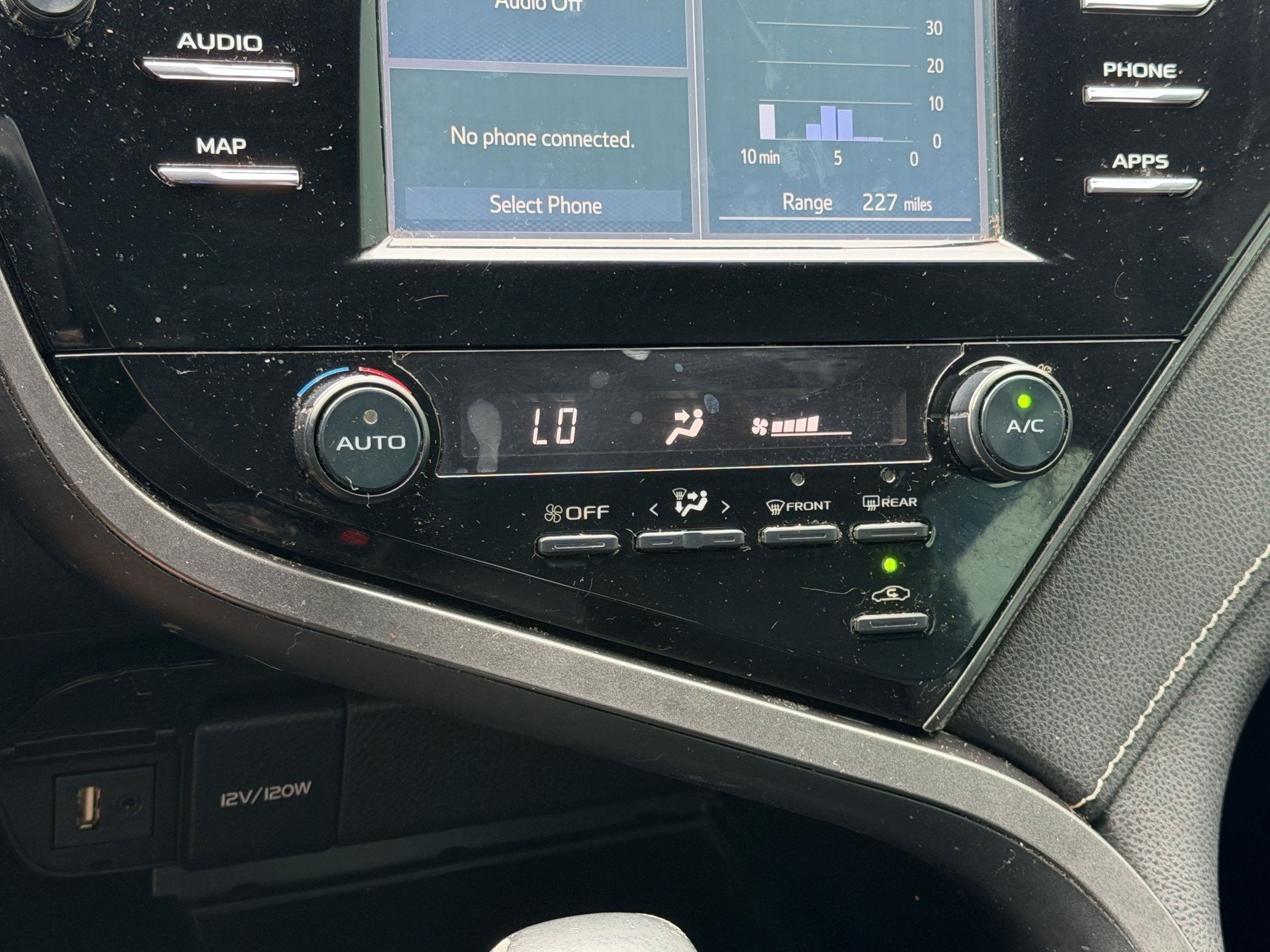 Used 2019 Toyota Camry SE FWD image 20